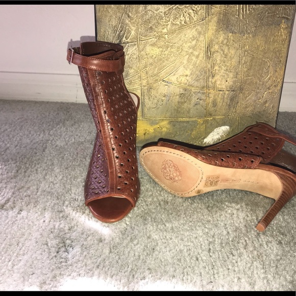Vince Camuto Shoes - Vince Camuto women’s shoes size 7